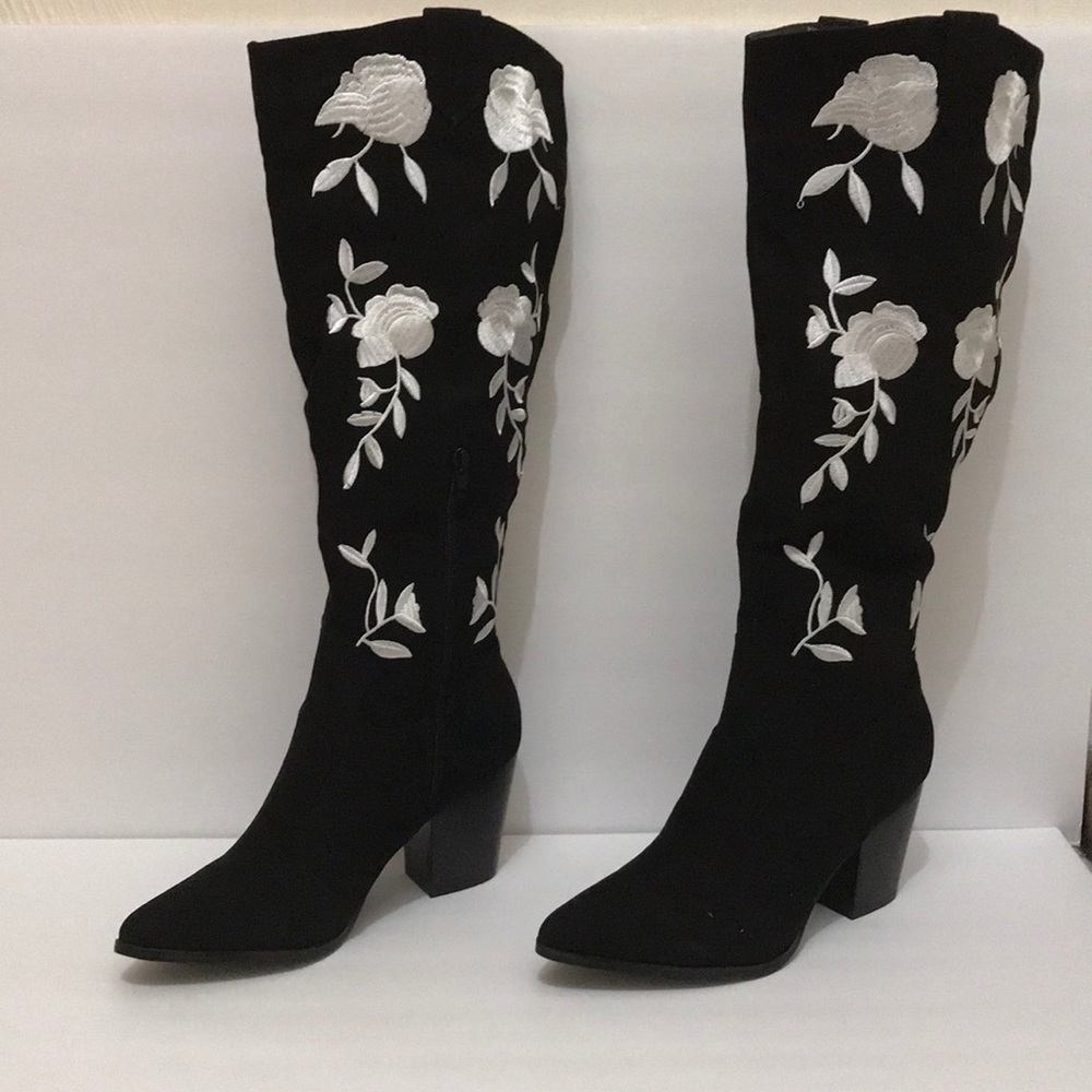 Justfab black and white floral embroidery boots